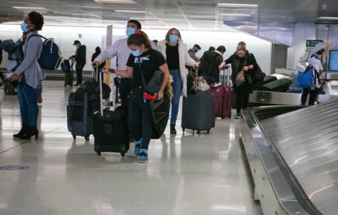 Estados Unidos multará a turistas que no porten cubrebocas