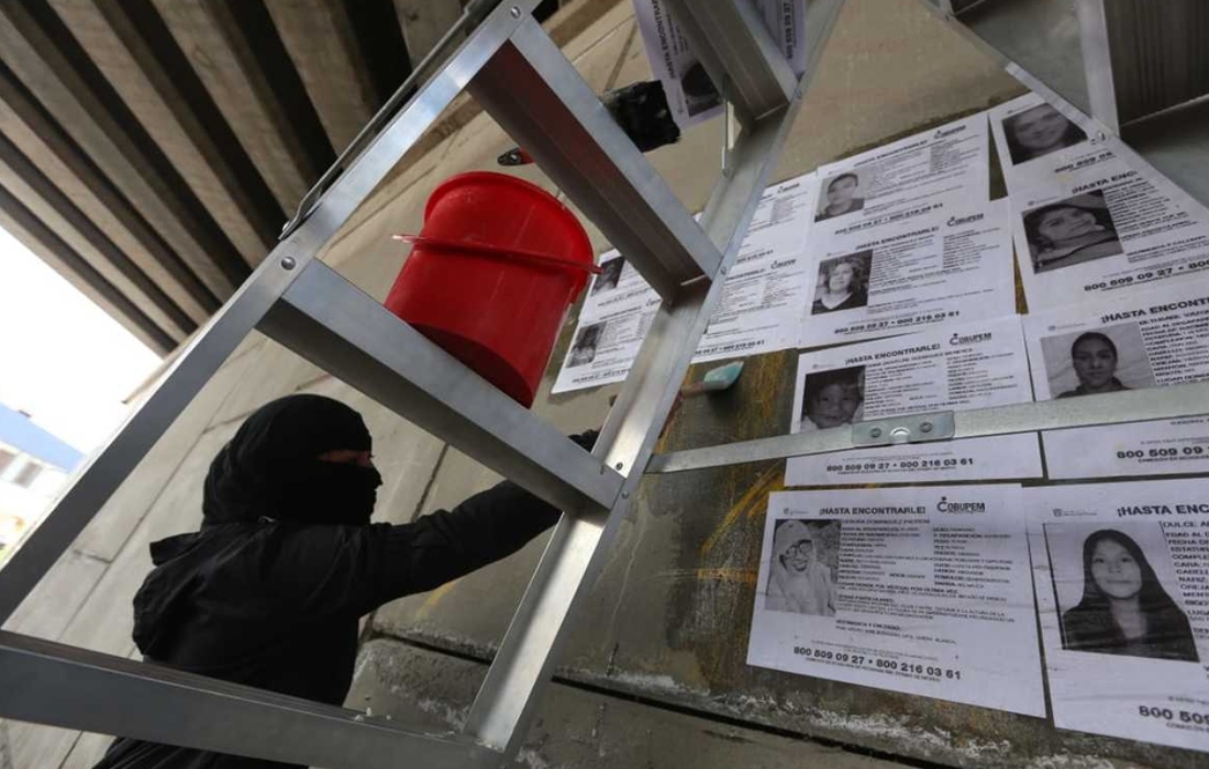 Plasman en mural de Edomex rostros de desaparecidas