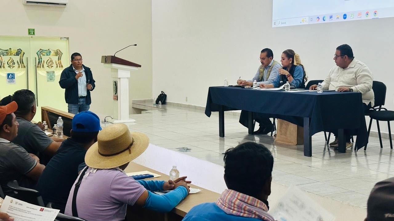 Evelyn Salgado se reunió con pobladores en Chilpancingo, logrando abrir canales de comunicación y solucionar bloqueos en la autopista.