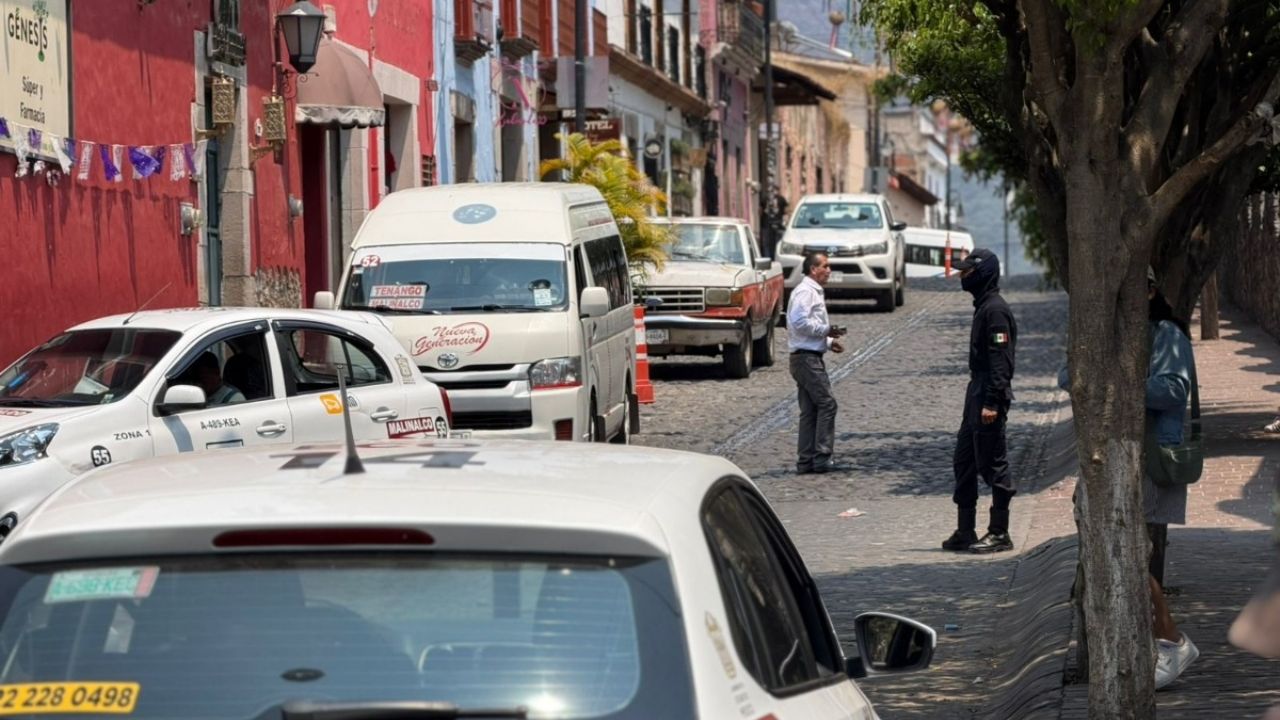 En Xalapa, vecinos piden justicia tras el trágico envenenamiento de 14 perros, sospechando de locales cercanos.