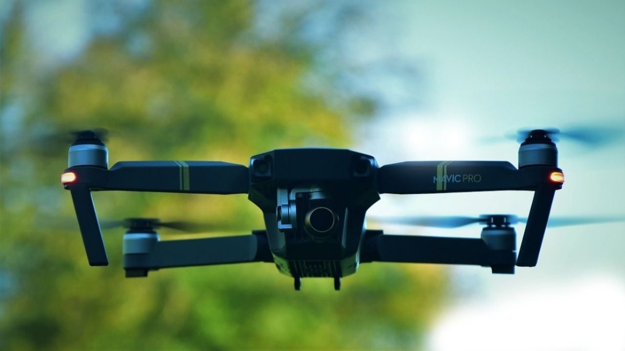El gobierno está considerando la compra de drones antiminas para combatir grupos delincuenciales en el país.