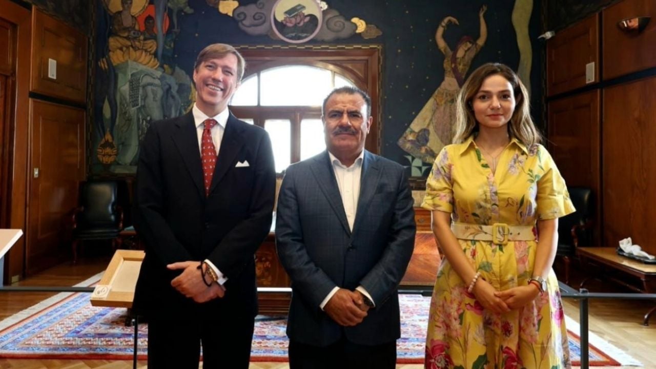 El príncipe Luis de Luxemburgo visitó los murales de Diego Rivera, destacando la historia educativa en la SEP.
