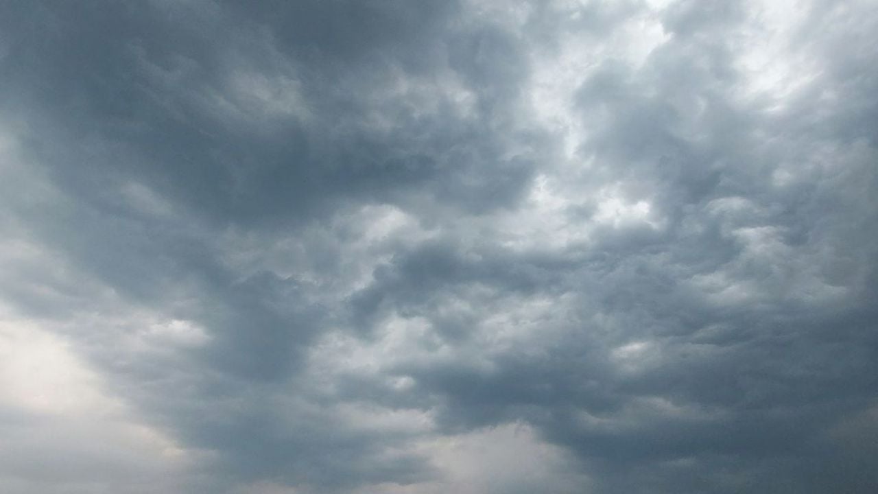 Descubre qué clima se prevé en Morelia este martes 22 de septiembre, con cielo nublado y posibles lluvias ligeras.