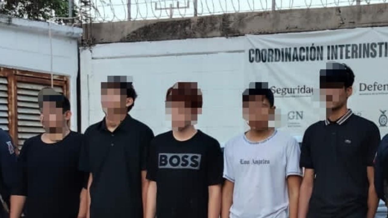 Operativo en Culiacán captura a cinco hombres armados, resaltando la preocupación por la violencia juvenil en la región.