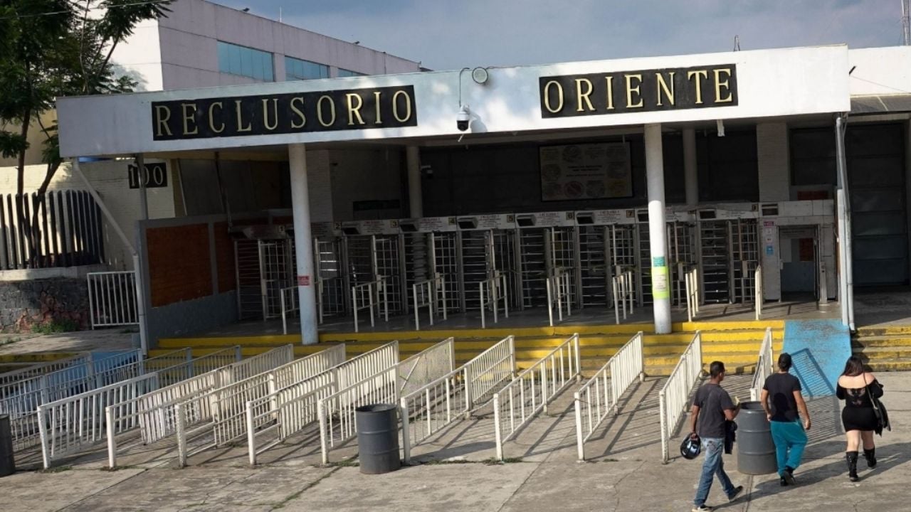 La muerte de una mujer en el Reclusorio Oriente destaca la importancia de la salud en procedimientos estéticos. Detalles reveladores.