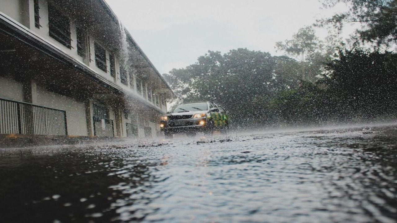 Monterrey disfruta de un sábado agradable con lluvias ligeras. El clima es ideal para disfrutar de la música en vivo.