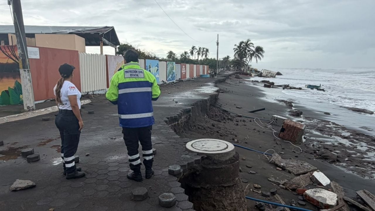Las olas de seis metros provocadas por Huracán Rachel dañan playas de Colima, afectando su cultura turística.