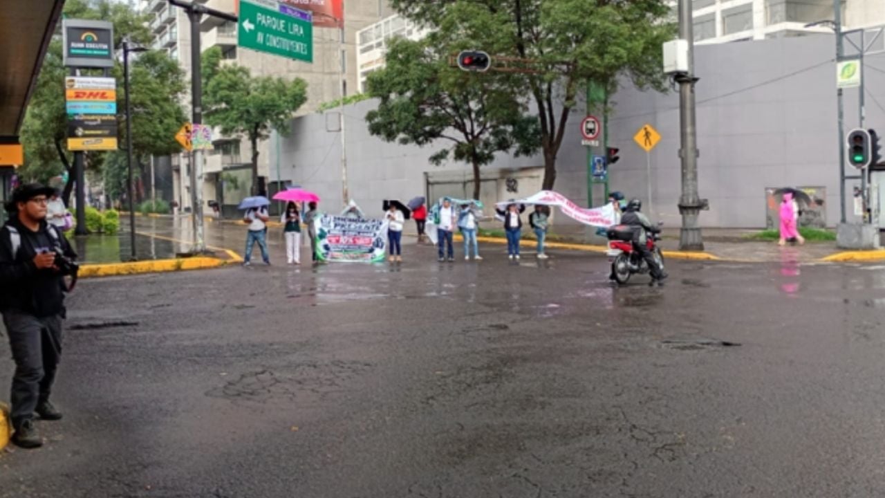Cierre en Avenida Constituyentes y Circuito Interior genera caos vehicular tras manifestación de cinco horas en la Ciudad de México.