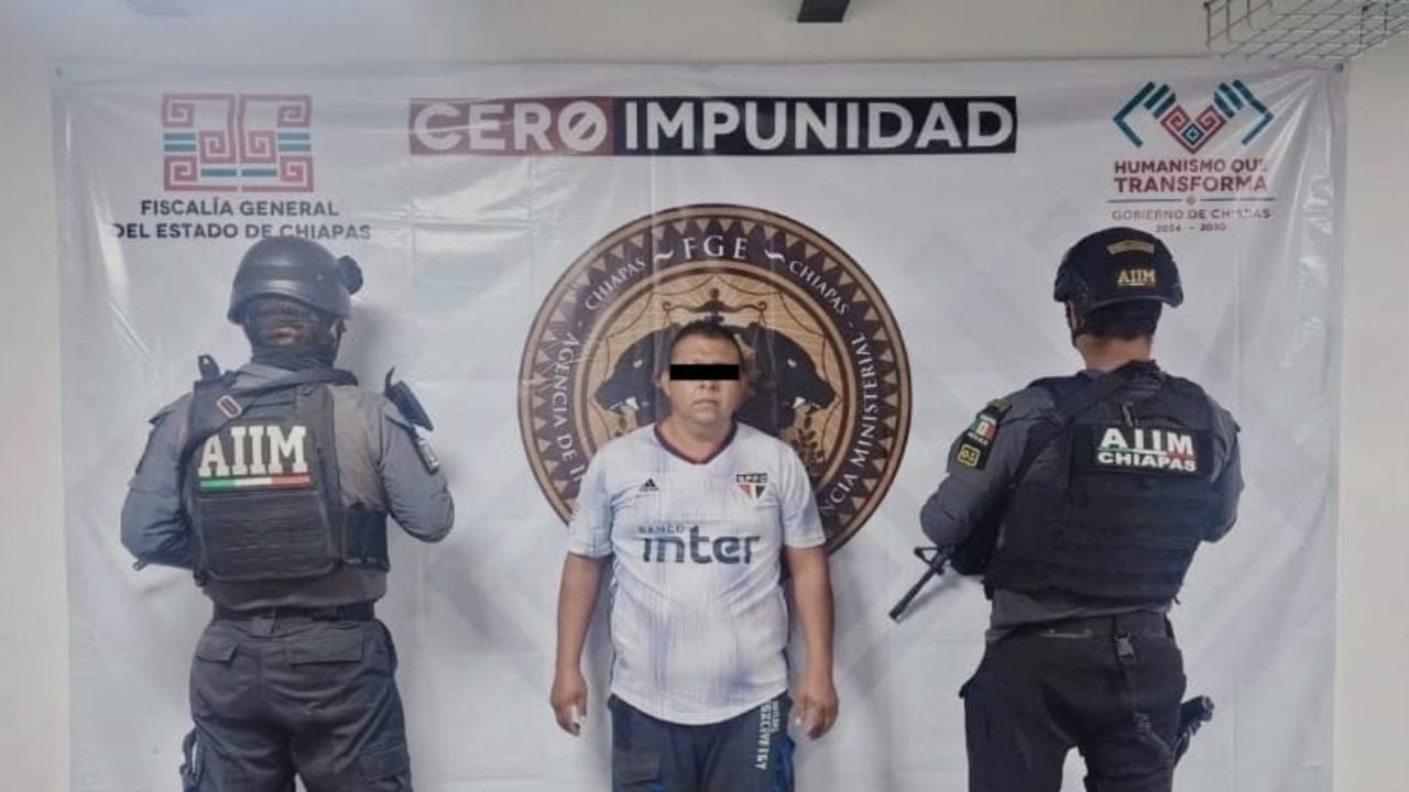 Operativo Enjambre revela un escándalo de corrupción en Chiapas, donde un mando policiaco cobraba multas a cambio de impunidad.