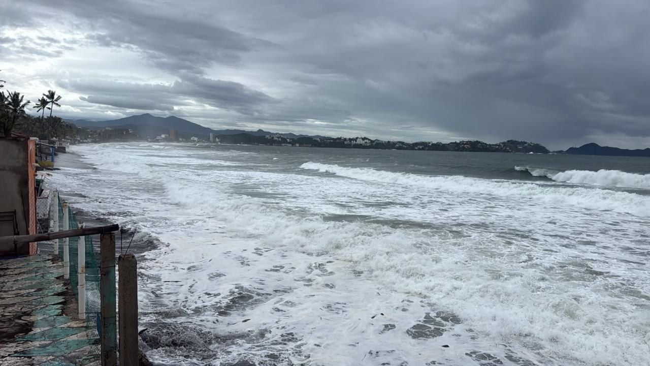 Las autoridades están evacuando áreas de riesgo en Jalisco, protegiendo a la población y la escena cultural.